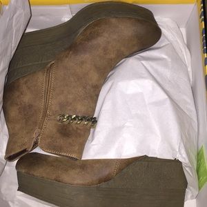 Sbicca wedge bootie size 10 new in box